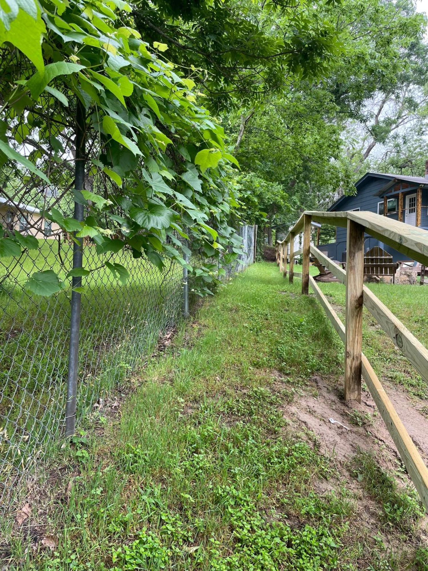 Rv Located On Private Property, Providing Access To The Guadalupe River, Accommodates Up To 5 Guests نيو بروانفيلز المظهر الخارجي الصورة